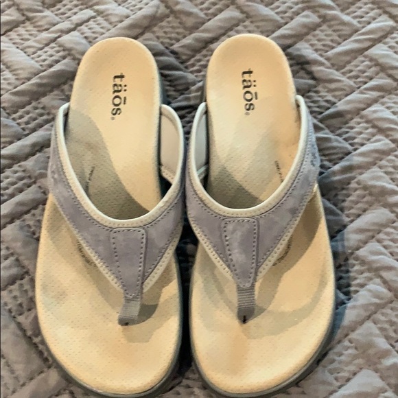 taos aura flip flops